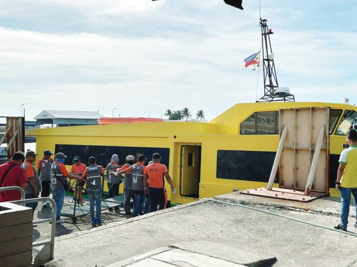 fast_craft_pic_resized Passengers and crew of M/V City of General Santos were rescued after the vessel’s starboard engine shaft suffered a breakdown near Bredco port in Bacolod City on Thursday, Dec. 7. PHILIPPINE COAST GUARD PHOTO