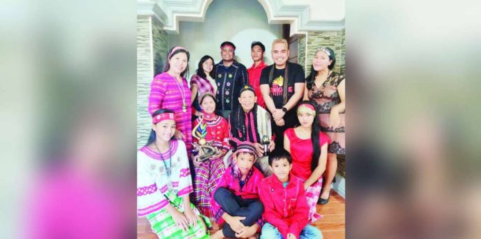 gawad urian_superimposed The cast and crew of the Panay Bukidnon short film “Sa Paglupad Ka Banog”. LORENZ GAITAN LOZADA VIA ELVERT BAÑARES FACEBOOK