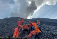 Indonesian volcano kills 22 Rescuers brave an erupting Mount Marapi and the slippery terrain. PHOTO BY THE INDONESIA NATIONAL SEARCH AND RESCUE AGENCY
