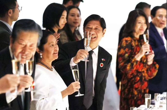 investment.JPG_resized President Ferdinand Marcos Jr. (center), accompanied by his wife Louise Araneta (2nd from left), toasts at the gala dinner for the 50th anniversary event between ASEAN and Japan as part of the ASEAN-Japan commemorative summit in Tokyo, Japan on Dec. 17. YOSHIKAZU TSUNO, EPA-EFE