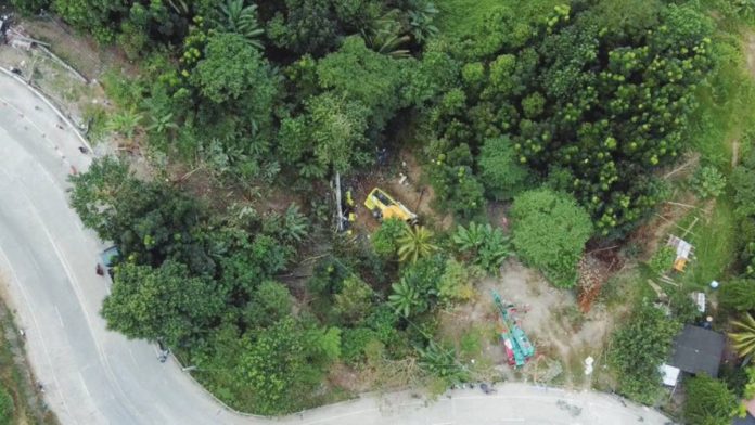 killer_curve_pic_resized This drone shot shows the “killer curve” in Barangay Igbucagay, Hamtic, Antique where the Ceres bus overshot a concrete barrier and plunged into a ravine on Dec. 5, 2023. MELMAR DELA CRUZ/K5 NEWS FM ILOILO PHOTO