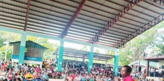 Residents and officials of Barangay Tambaliza, Concepcion, Iloilo attend the public hearing on mining exploration on Pan de Azucar Island on Wednesday, Nov. 29. DYRI RMN ILOILO PHOTO