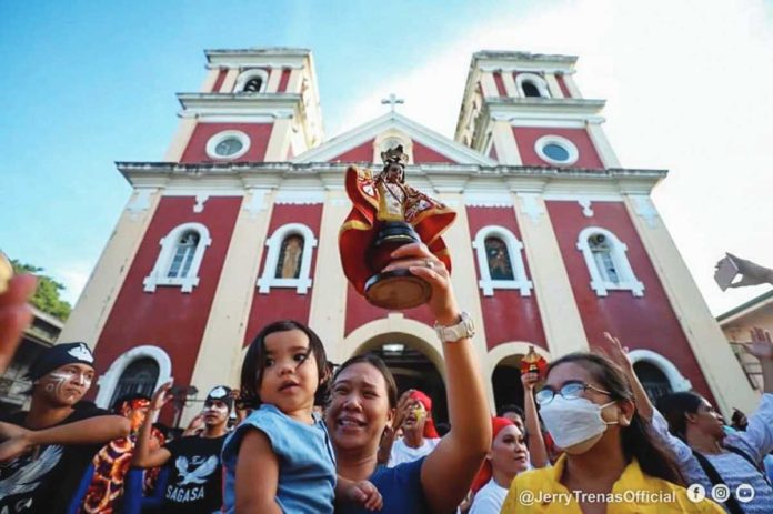pamukaw_resized Señor Santo Niño devotees join the Dinagyang Festival 2023 “Pamukaw” at San Jose Parish Placer in Iloilo City in this file photo. JERRY TREÑAS FB PHOTO