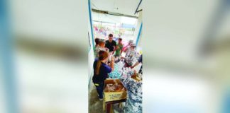 Personnel of the Philippine Coast Guard Auxiliary's 618th Squadron serve hot food and drinking water to stranded passengers at the BREDO Port in Bacolod City on Monday afternoon, Dec. 17. PCG-NEGROS OCCIDENTAL PHOTO