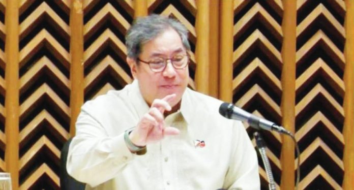 respiratory “We shouldn’t be worried about COVID-19 anymore, because according to infectious disease experts, the most recent variants of interest are just like the common colds, and cough, and flu,” says Health secretary Teodoro Herbosa during a press briefing in Manila on Dec. 15, 2023. NOY MORCOSO/INQUIRER.NET