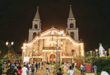 Churches ready for ‘Simbang Gabi’ Catholic faithfuls troop to Jaro Metropolitan Cathedral in Jaro, Iloilo City for the traditional Simbang Gabi in this file photo. PN FILE PHOTO
