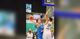 Kyoto Hannaryz’s Matthew Wright goes for an inside basket. PHOTO COURTESY OF MINA