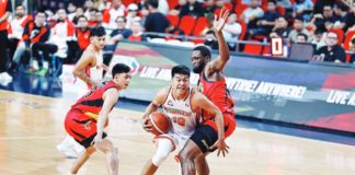 NorthPort Batang Pier rookie John Amores attempts to get past the defense of San Miguel Beermen import Ivan Aska. PBA PHOTO