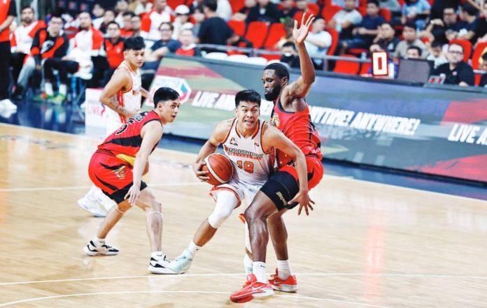 NorthPort Batang Pier rookie John Amores attempts to get past the defense of San Miguel Beermen import Ivan Aska. PBA PHOTO