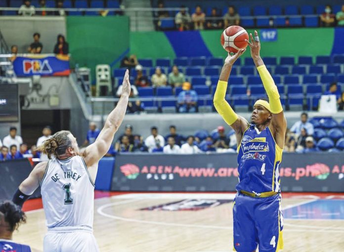 sports_PBA_resized Magnolia Chicken Timplados Hotshots’ Rafael Reavis pulls up for a basket against the defense of Terrafirma Dyip’s Thomas De Thaey. PBA PHOTO