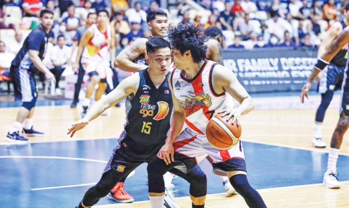 sports_San_Miguel_resized San Miguel Beermen’s Terrence Romeo looks to attack the defense of Bacolodnon Kib Montalbo of TNT Tropang Giga. PBA PHOTO