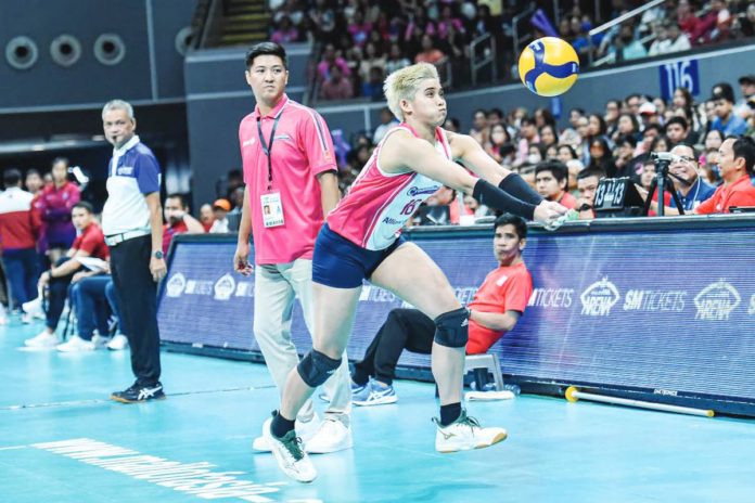 sports_creamline_resized Creamline Cool Smashers’ Diana Carlos attempts to save the ball from going out. PVL PHOTO