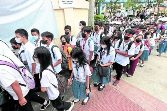 students_resized According to the 2022 Pisa results, 28 percent of the 7,193 Filipino students from 188 schools who took part in the assessment reported that others had “made fun” of them while 19 percent said they were threatened by other students. INQUIRER FILE PHOTO