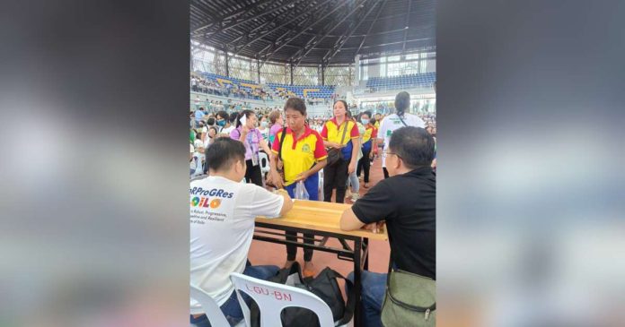 The Iloilo provincial government started releasing the annual cash incentives for barangay volunteer workers on Tuesday, Dec. 19. BALITA HALIN SA KAPITOLYO PHOTO