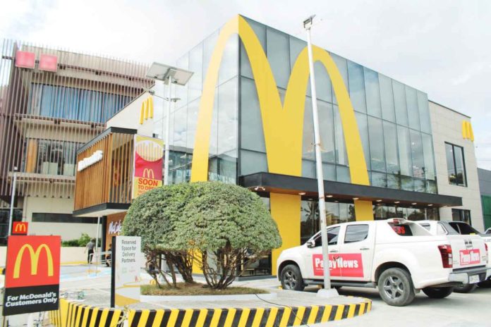 1a.JPG_resized McDonald’s Iloilo Business Park’s overall design follows the Ray Palette concept, the fast food giant’s signature global design scheme standard that emphasizes space and lighting. AJ PALCULLO/PN