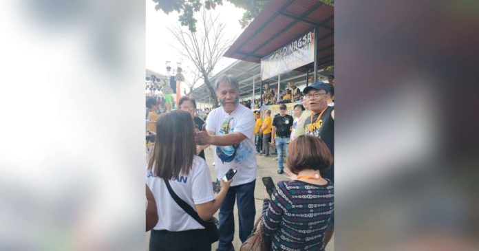 Escalante_superimposed Mayor Salvador Escalante Jr. of Cadis City, Negros Occidental led the smudging of paint, or lamhitanay, at the judging area before the tribal street dance competition in celebration of the 50th Dinagsa Festival on Sunday, Jan. 28.