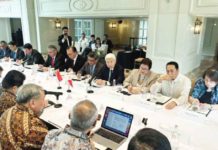 Trade Secretary Alfredo Pascual (4th from right, facing camera) leads the Joint Philippines-Indonesia Roundtable Meeting at the Manila Peninsula in Makati City on Wednesday, Jan. 10. The Indonesian business representatives are part of the delegation of Indonesian President Joko Widodo in his official visit to the country. DTI PHOTO