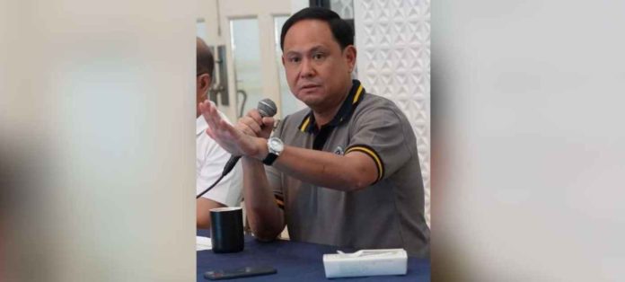defensor_superimposed Gov. Arthur Defensor Jr. will attend the Senate inquiry on the power blackouts on Wednesday, Jan. 10, and the House inquiry on Jan. 11. The hearings will focus on gathering data necessary for legal action and reviewing relevant energy laws. BALITA HALIN SA KAPITOLYO FB PHOTO