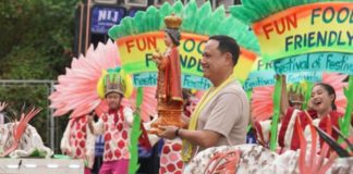 Gov. Arthur Defensor Jr. joins the Tribu Kapitolyo, a representative of the Iloilo Provincial Government that performed as a non-competing tribe during the Kasadyahan sa Kabanwahanan on Saturday, Jan. 27. BALITA HALIN SA KAPITOLYO FACEBOOK PHOTO