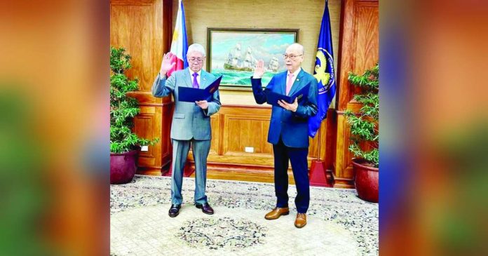 diokno_superimposed Former Finance secretary Benjamin Diokno (right) takes oath as Bangko Sentral ng Pilipinas (BSP) Monetary Board member before BSP governor and Monetary Board chairman Eli Remolona Jr. (left). @TED_CORDERO, X PHOTO