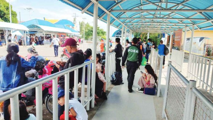 drop-off_point_pic_resized Operatives of the Philippine Drug Enforcement Agency-Negros Occidental conduct passenger profiling at the roll-on/roll-off port in Barangay 6, San Carlos City, Negros Occidental on Dec. 27, 2023. PDEA VI PHOTO