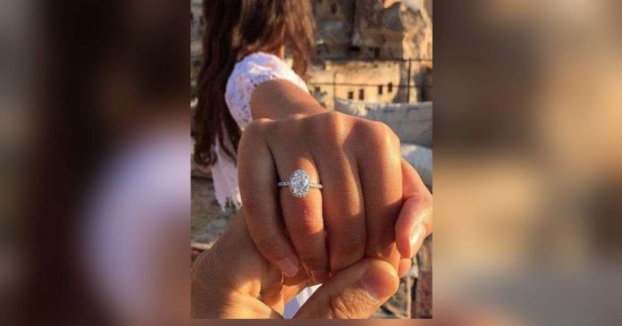 engagement ring pic.JPG_superimposed Can a former boyfriend recover the engagement ring although he was the one who cancelled the wedding? It depends on the cost of the engagement ring, thus, it is important to determine the value of the engagement ring. VALENTINA.IE PHOTO
