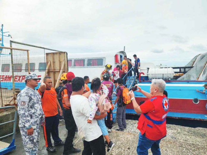 fast_craft_resized Fast craft operators are eyeing a possible fare increase. Passengers of an Iloilo-bound ferry from Bacolod disembark at a port in this photo. AUXILIARY CAPTAIN NOEL IMALAY PHOTO