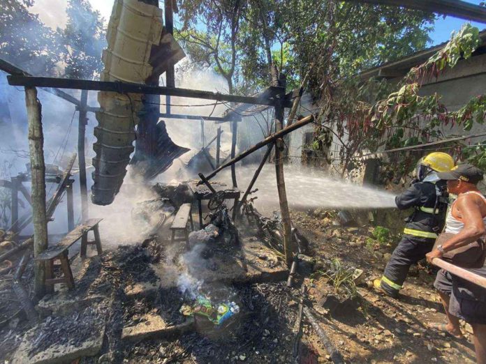 fire_resized A firefighter from President Roxas, Capiz extinguished the blaze on Wednesday noon, Jan. 3, which caused around P200,000 in damages. BASKOG RADYO/FACEBOOK