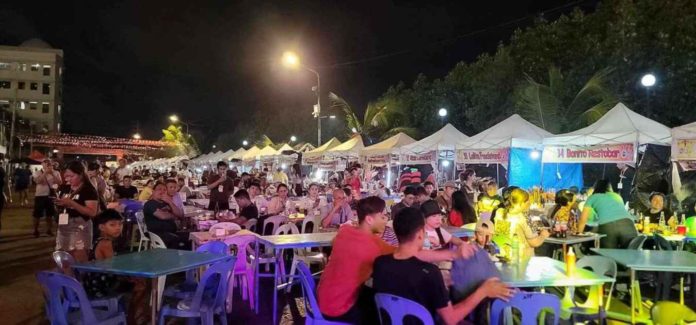 Locals and tourists alike enjoy different Ilonggo cuisines and products at the ‘fun, foodie, friendly’ Kasadyahan sa Kabanwahan Food Festival and Bazaar on Thursday night, Jan. 25. BALITA HALIN SA KAPITOLYO FACEBOOK PHOTO