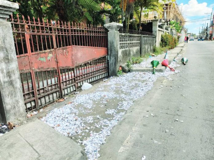 The Iloilo City Environment and Natural Resources Office collected volumes of garbage from Dec. 18 to 25, 2023 in the city. Photo shows the garbage left by New Year revelry on the sidewalks in Barangay Sta. Felomina, Arevalo, Iloilo City. AJ PALCULLO/PN