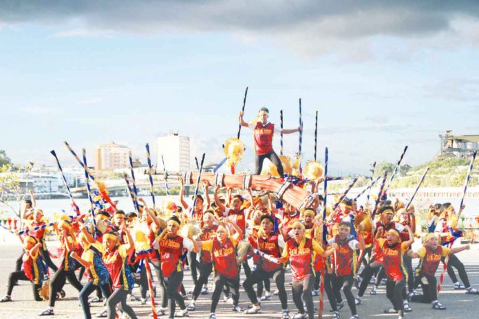 kasadyahan_pic.JPG_resized Dancers of New Lucena, Iloilo’s Cry of Jelicuon Festival perform during the opening salvo of the Kasadyahan sa Kabanwahanan 2024 at the Iloilo Freedom Grandstand in Iloilo City on Friday, Jan. 5. AJ PALCULLO/PN