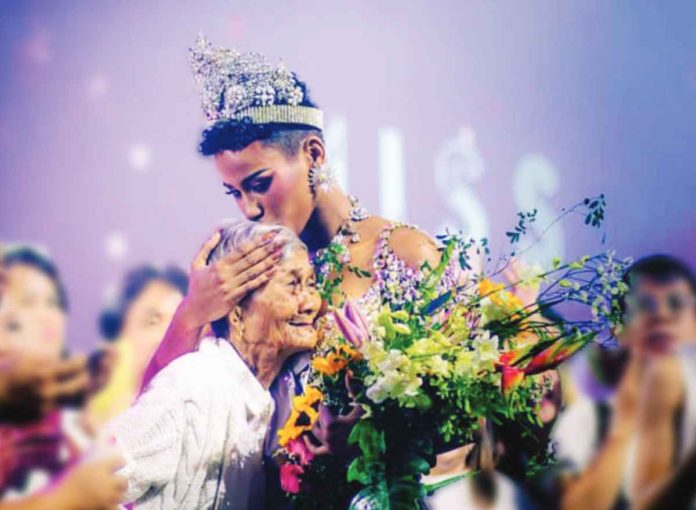 Newly-crowned Miss Iloilo 2024, Alexie Mae Caimoso Brooks, pays tribute to her grandmother, Lola Basing. Brooks, a scholar-athlete at National University, was also awarded the special title of Miss SM City Iloilo during the coronation night. SHERWIN BALAJADIA BACHOCO PHOTO
