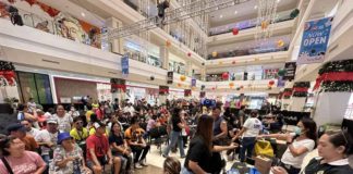 The City Health Office holds vaccinations for flu and pneumonia at a mall in Bacolod City on Friday, Jan. 5. BACOLOD CHO