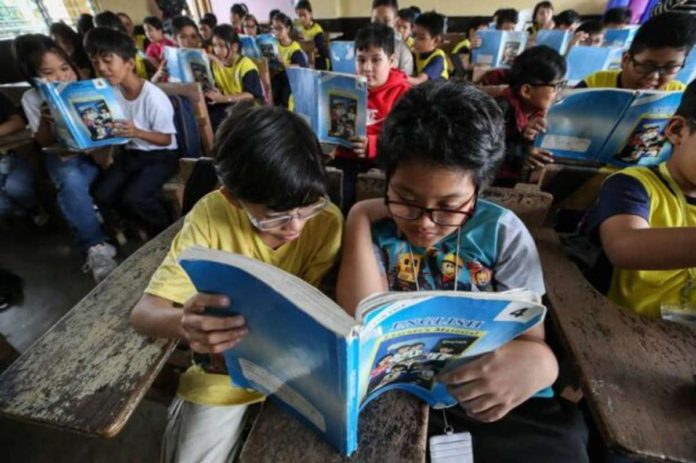 nation_school_sked_resized Grade 4 students in President Corazon Aquino Elementary School in Quezon City catch up on their reading as part of the Department of Education’s latest learning intervention program. Photo by LYN RILLON / Philippine Daily Inquirer