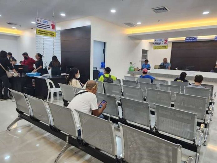 new_businesses_resized Iloilo City Government’s off-site payment centers in malls provide easy, fast and convenient access for renewal and payment of business permits, and other payment-related transactions. VELMA JANE LAO PHOTO