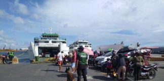 Personnel of the Philippine Drug Enforcement Agency Region 6’s Seaport Interdiction Unit-Negros Occidental conduct K9 inspections at the BREDCO port in Bacolod City on Thursday, Jan. 4. PDEA-6 PHOTO