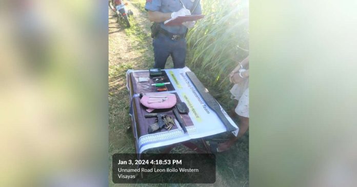 A 20-year-old from Leon, Iloilo causing public alarm yielded a wooden paddle, suspected shabu and gun with ammunition. PRO-6 PHOTO