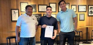 Ilonggo MC Abolucion (center) signs his new contract as Iloilo United Royals head coach with team CEO JJ Javelosa (left) and playing team manager Jay Javelosa (right). PHOTO COURTESY OF ILOILO UNITED ROYALS