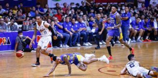 Magnolia Chicken Timplados Hotshots’ Jiovani Jalalon and Meralco Bolts’ Chris Banchero were both down on the floor after a looseball battle. PBA PHOTO