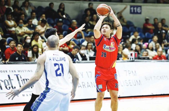 sports_yeng_resized Rain or Shine Elasto Painters’ Beau Belga attempts a shot against the defense of TNT Tropang Giga’s Calvin Oftana. PBA PHOTO