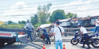 The city government of Bacolod continues its road-clearing operations. The photo above was taken on Monday at a bridge that connects barangays Singcang-Airport and 35. FORMER COUNCILOR CAESAR DISTRITO/FACEBOOK