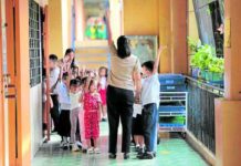 Kindergarten teacher Jill Mary rounds up her pupils during the first day of classes in 2023. FILE PHOTO