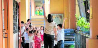 Kindergarten teacher Jill Mary rounds up her pupils during the first day of classes in 2023. FILE PHOTO