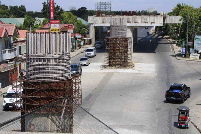 aganan_flyover_pic_resized The Department of Public Works and Highways Region 6 seeks a budget of between P10 million and P15 million for the third-party consultation, with assurances that the soil testing process on the Aganan flyover can be expedited once funding is secured. AJ PALCULLO/PN