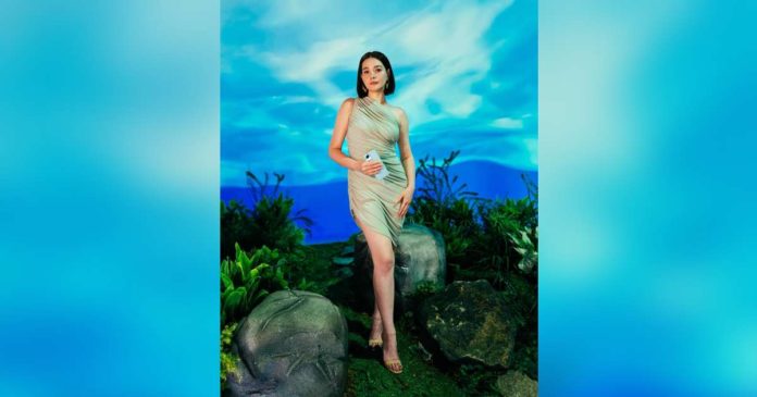 bea alonzo_superimposed Bea Alonzo set things straight to the press that nothing yet is final regarding her wedding with Dominic Roque: "I'll tell you kapag meron na akong idea. Right now, wala pa."