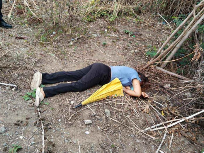 bolilao_mandurriao_pic_resized Nursing aide Emelyn Lasa was found dead in a vacant lot in Barangay Bolilao, Mandurriao, Iloilo City on Monday afternoon, Feb. 12. Police said she sustained injury at the back of her neck and was missing some fingers. AJ PALCULLO/PN