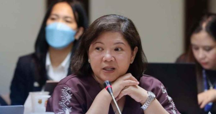 dimalanta_resized Energy Regulatory Commission chairperson Monalisa Dimalanta directs the National Grid Corporation of the Philippines to attend the clarificatory hearing on Feb. 21 relative to the show-cause order issued against the latter for delayed implementation of its approved capital expenditure projects. ERC PHOTO