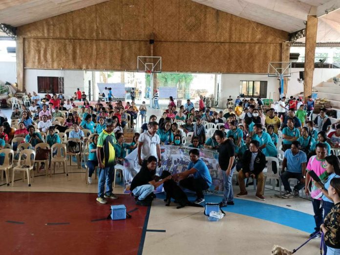 dog_vax_resized Provincial Veterinary Office head Dr. Darel Tabuada leads the kickoff rite of the province-wide mass dog vaccination in Maasin, Iloilo, on February 1. PROVINCIAL VETERINARY OFFICE PHOTO