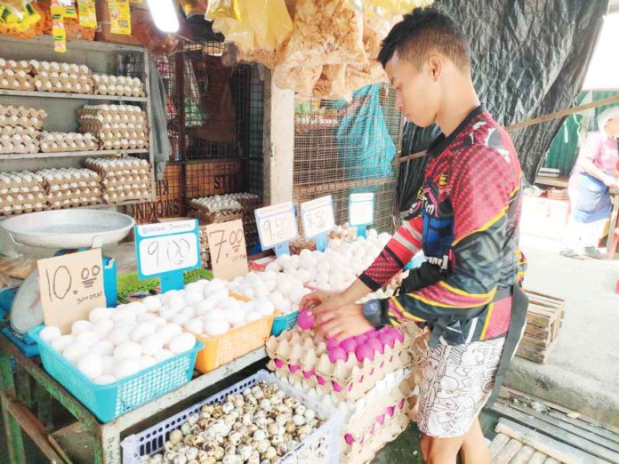 eggs_pic_resized Fonderic Mate, a store attendant at the Iloilo Terminal Market, says they source their eggs from Metro Manila and Batangas. Their egg prices range from P7 to P10. AJ PALCULLO/PN