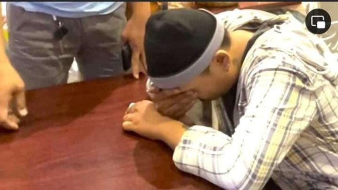 entrapment_2_resized Suspect Jaymoun Oliveros is facing a falsification charge before the Bacolod City Prosecutor’s Office. He was allegedly involved in faking driver’s licenses and health cards of the Bacolod City Health Office, among others.